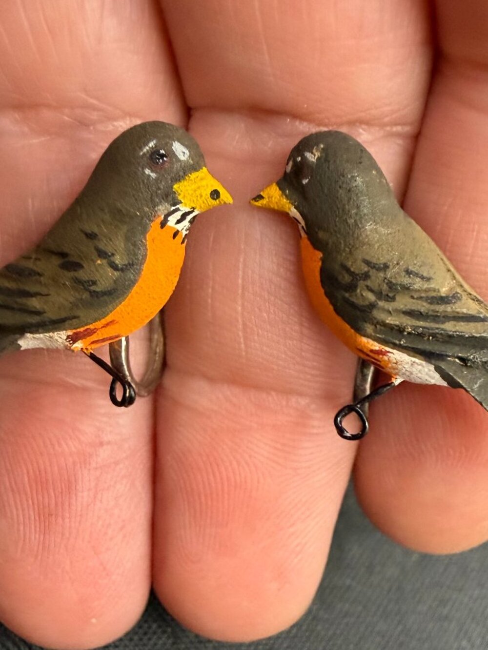 🌲 Vintage Hand Carved Wooden Robin Earrings: Hand Painted Kissing Birds Jewelry